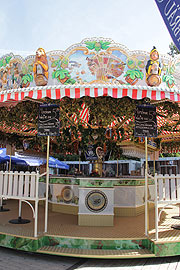 Oktoberfest Weißbierkarussell: Fahrenschon Weißbierkarussel auf der Wiesn gleich neben dem Olympialooping (©Foto: Marikka-Laila Maisel)